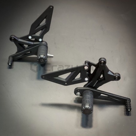 Комплект подножек для станта STUNT KAWASAKI ZX-6R, ZX-6RR `03-`04, черный CRAZY IRON (фото 1, фотография 1)