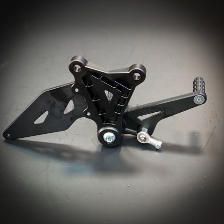 Комплект подножек для станта STUNT KAWASAKI ZX-6R `09-`18; ZX-6R 636 `13-, черный CRAZY IRON (фото 7, фотография 7)