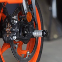 Пеги в ось переднего колеса KTM DUKE/RC125, DUKE/RC200, DUKE/RC250, DUKE/RC390  2024- CRAZY IRON
