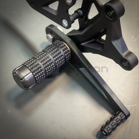 Комплект подножек для станта STUNT KAWASAKI ZX-6R, ZX-6RR `03-`04, черный CRAZY IRON (фото 7, фотография 7)