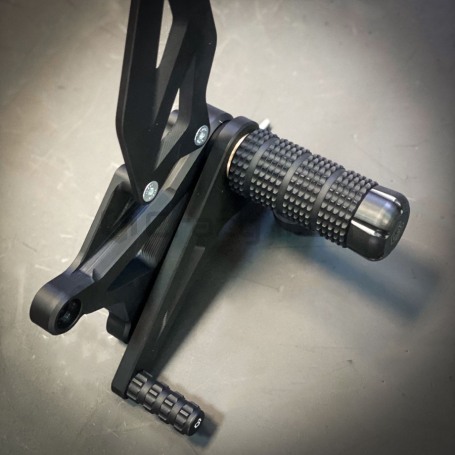 Комплект подножек для станта STUNT KAWASAKI ZX-6R, ZX-6RR `03-`04, черный CRAZY IRON (фото 2, фотография 2)